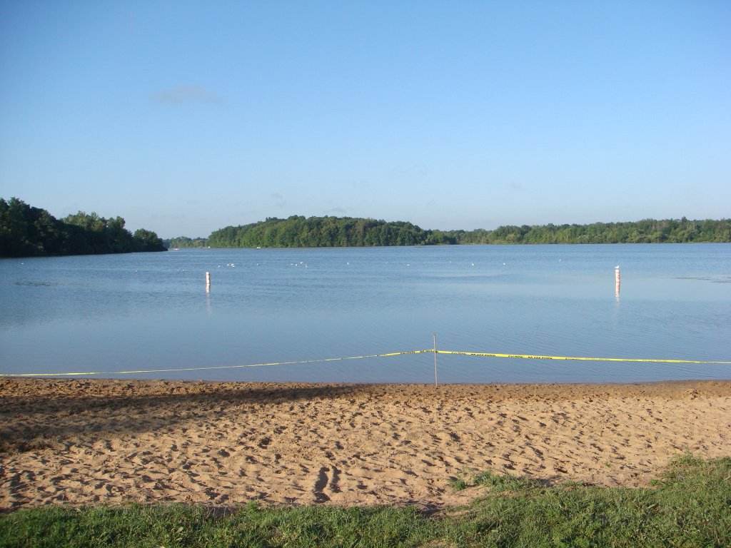 The Legend 5M 2008-08 0096.JPG - The cool water of the beach will look really inviting in another hour after the race.